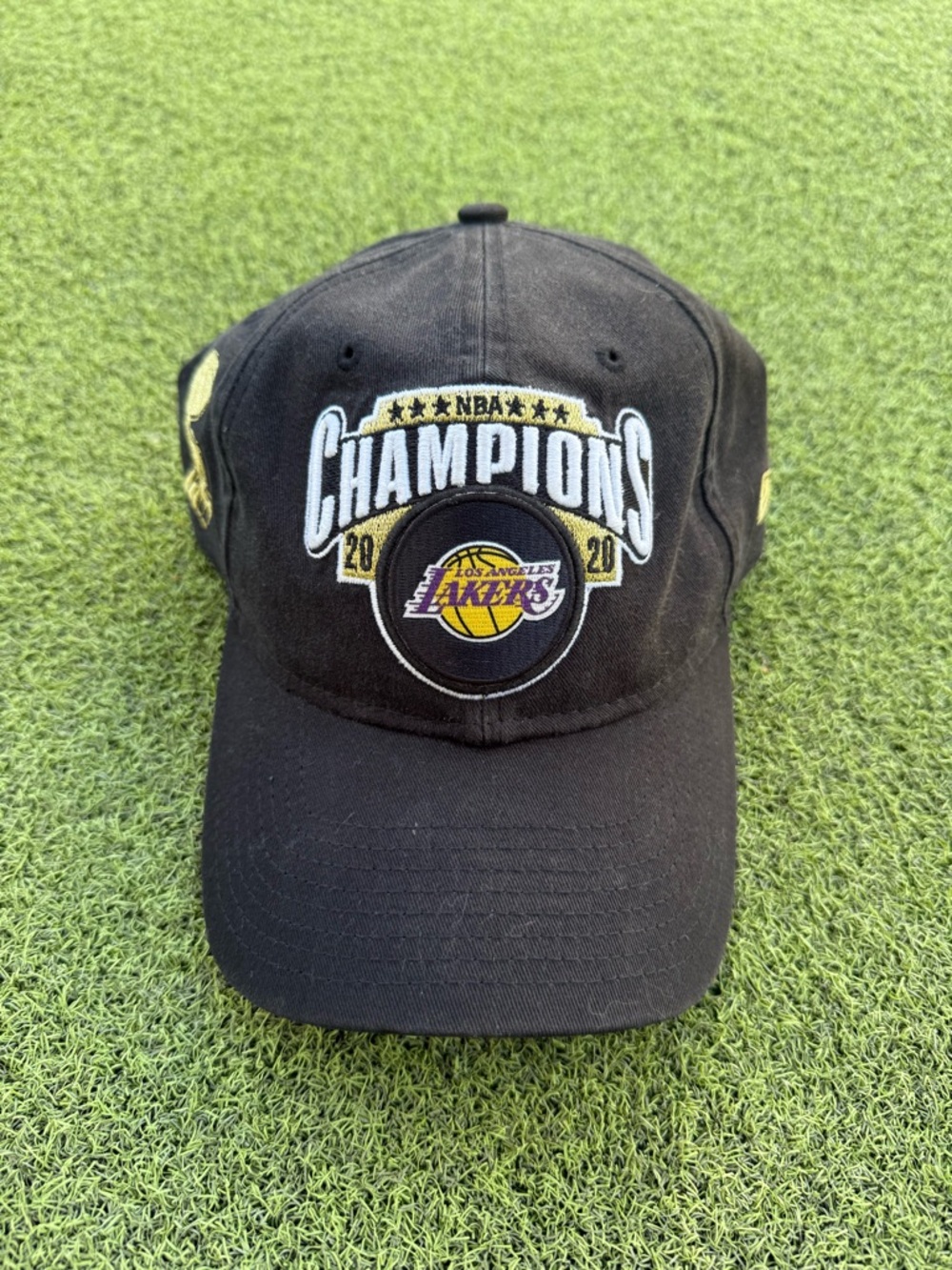 MODERN NEW ERA 9FIFTY BARELY WORN LAKERS 2020 CHAMPIONS ADJUSTABLE HAT